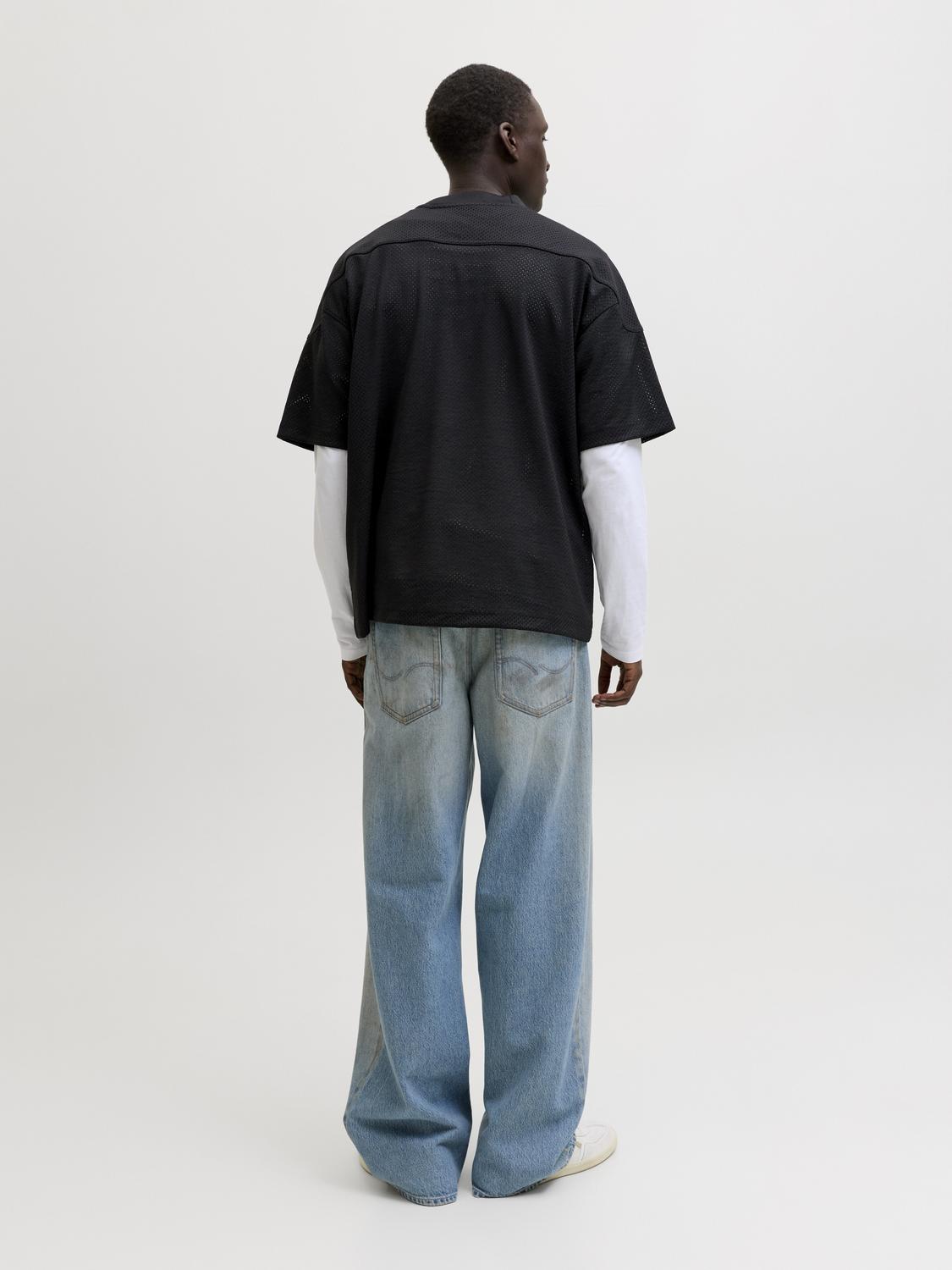 model_shot-back